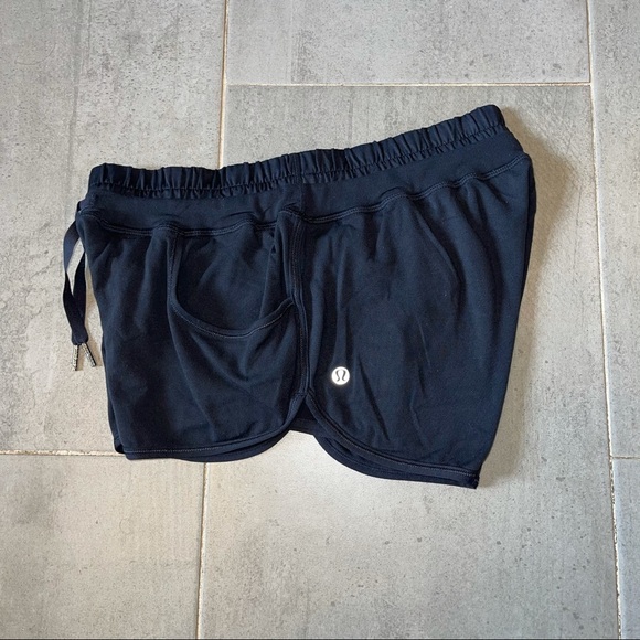 Lululemon strength and tone shorts - Picture 5 of 8